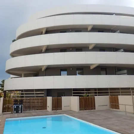 Superbe à 100m De La Avec Piscine Et Vue Mer, T3, Terrasse, Parking Privé - Fr-1-529-136